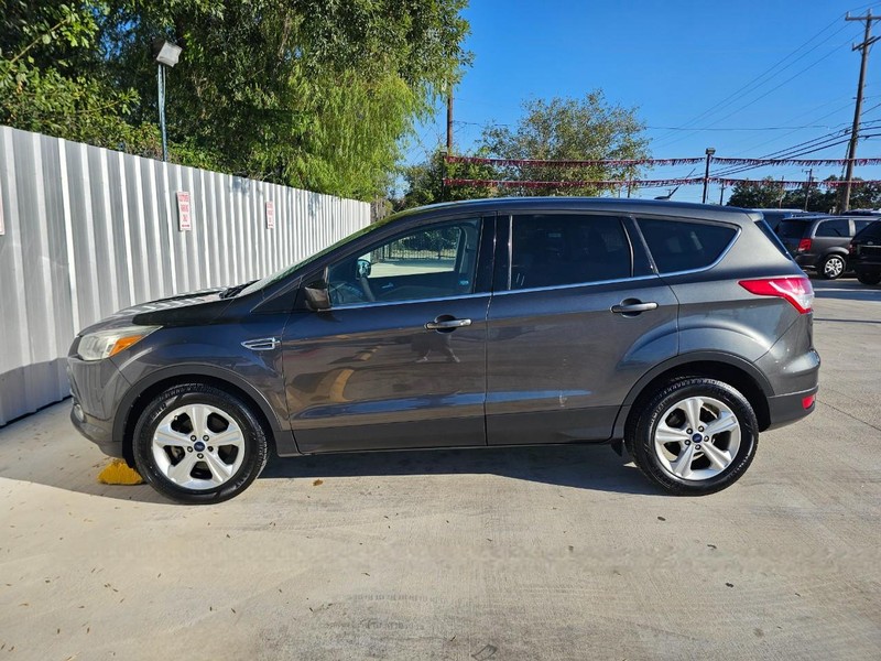 Ford Escape Vehicle Image 02