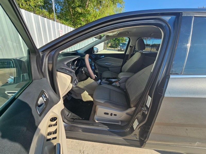 Ford Escape Vehicle Image 09