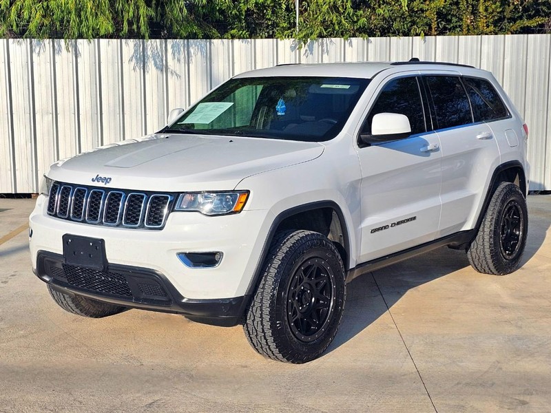 Jeep Grand Cherokee Vehicle Full-screen Gallery Image 01