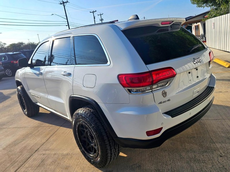 Jeep Grand Cherokee Vehicle Full-screen Gallery Image 03