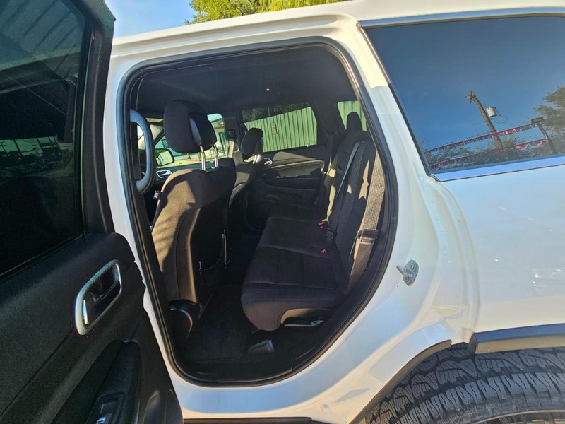 Jeep Grand Cherokee Vehicle Full-screen Gallery Image 11