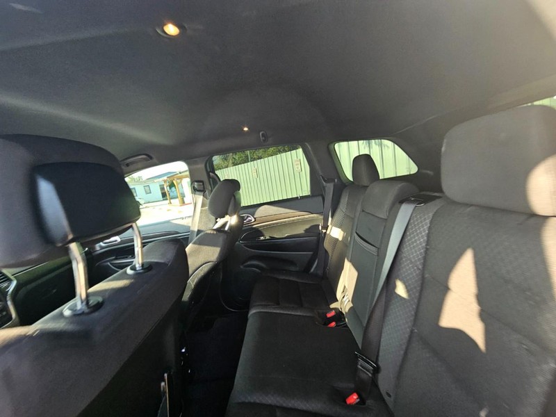 Jeep Grand Cherokee Vehicle Full-screen Gallery Image 12