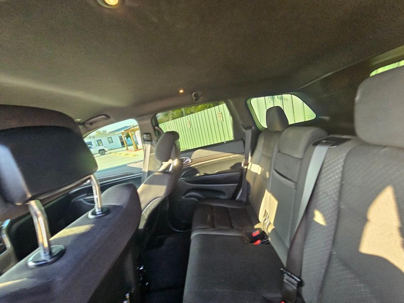 Jeep Grand Cherokee Vehicle Full-screen Gallery Image 13