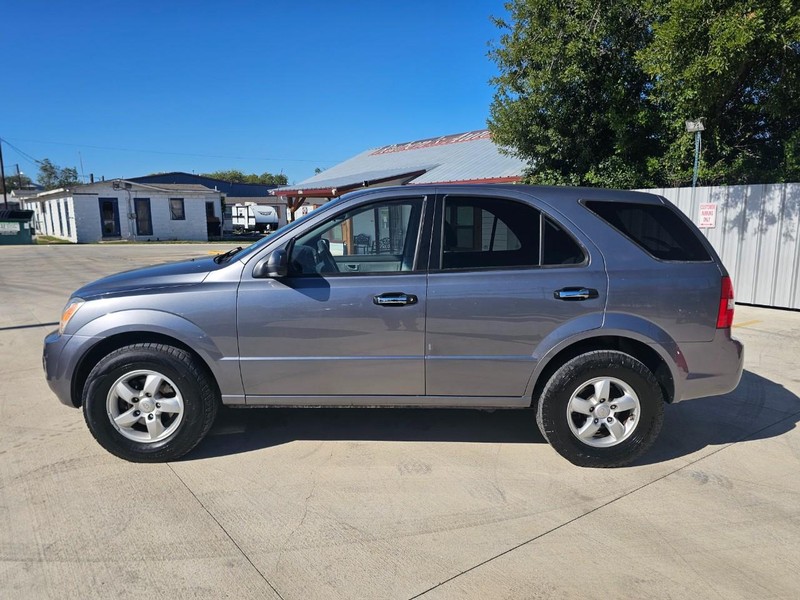 Kia Sorento Vehicle Image 02