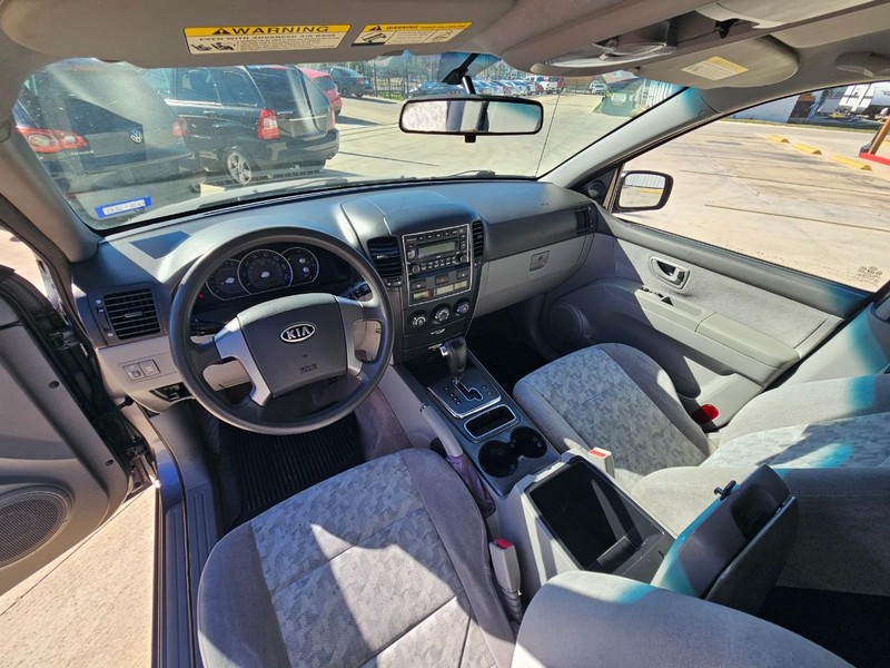 Kia Sorento Vehicle Image 13