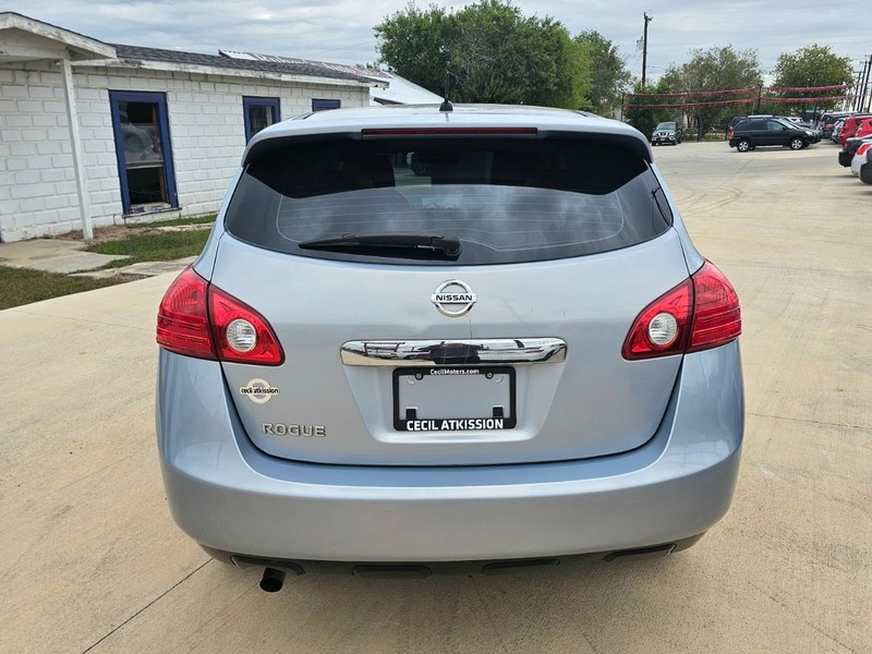 Nissan Rogue Vehicle Image 04