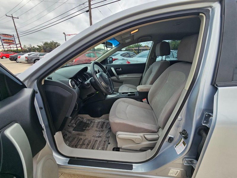 Nissan Rogue Vehicle Image 11