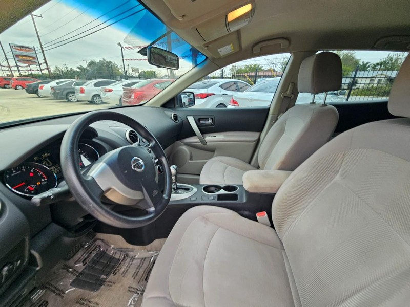 Nissan Rogue Vehicle Image 12