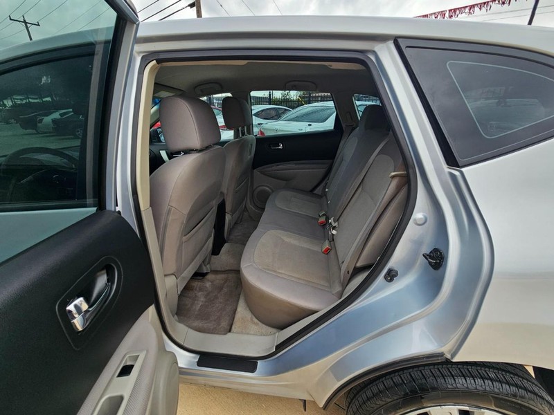 Nissan Rogue Vehicle Image 13