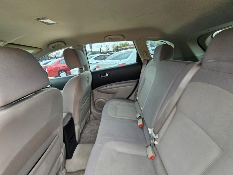 Nissan Rogue Vehicle Image 14