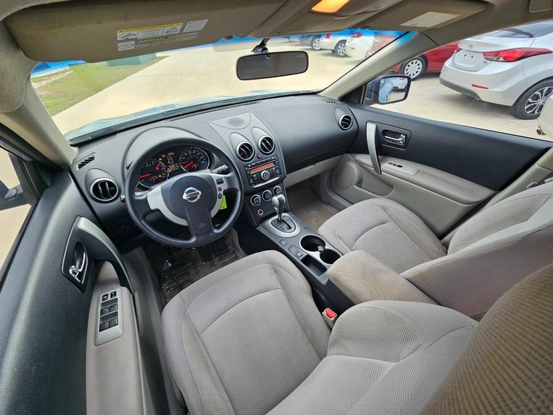 Nissan Rogue Vehicle Image 15