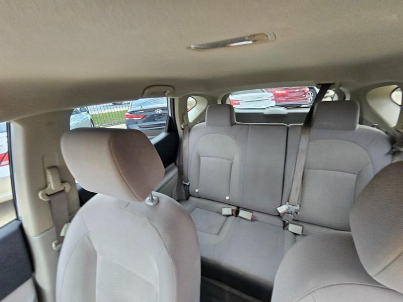 Nissan Rogue Vehicle Image 16