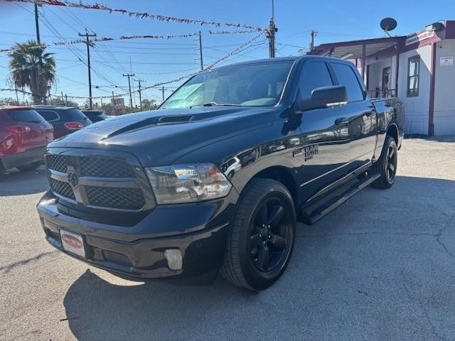 Ram 1500 Classic Vehicle Full-screen Gallery Image 01