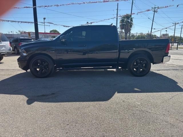 Ram 1500 Classic Vehicle Full-screen Gallery Image 02