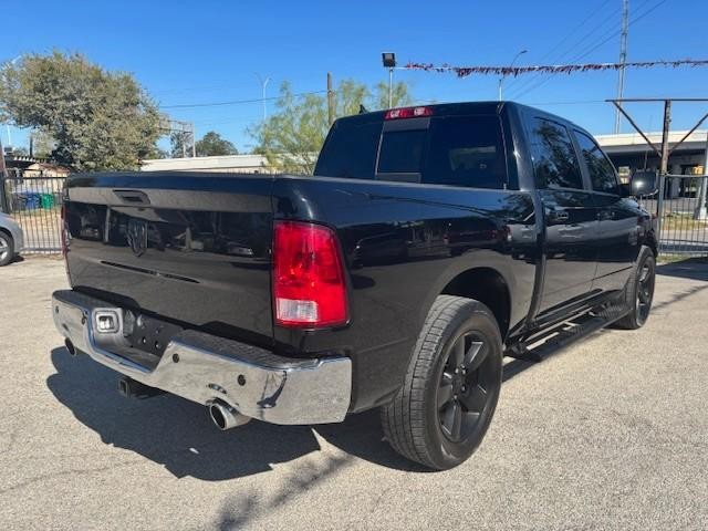 Ram 1500 Classic Vehicle Full-screen Gallery Image 05