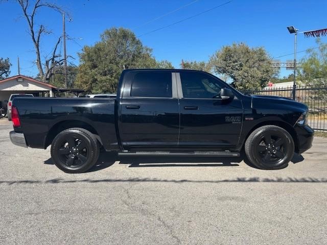 Ram 1500 Classic Vehicle Full-screen Gallery Image 06