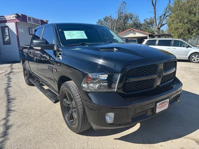 Ram 1500 Classic Vehicle Full-screen Gallery Image 07