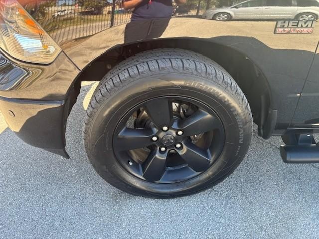 Ram 1500 Classic Vehicle Full-screen Gallery Image 09