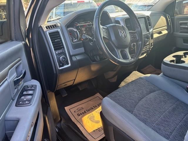 Ram 1500 Classic Vehicle Full-screen Gallery Image 10