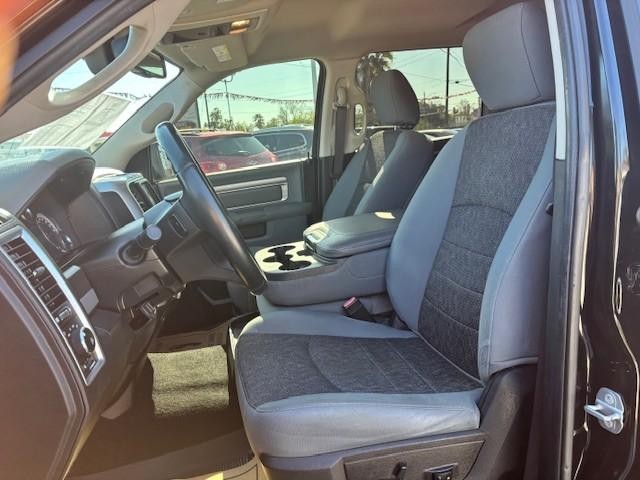 Ram 1500 Classic Vehicle Full-screen Gallery Image 11