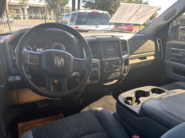 Ram 1500 Classic Vehicle Full-screen Gallery Image 12