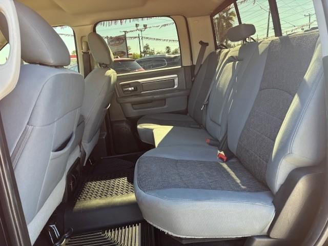 Ram 1500 Classic Vehicle Full-screen Gallery Image 14