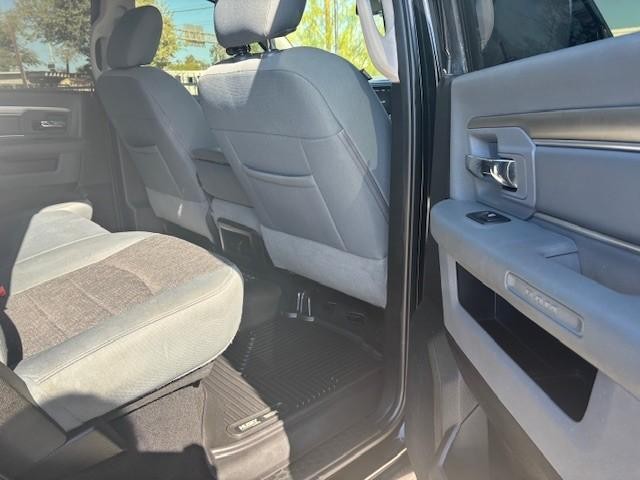 Ram 1500 Classic Vehicle Full-screen Gallery Image 15