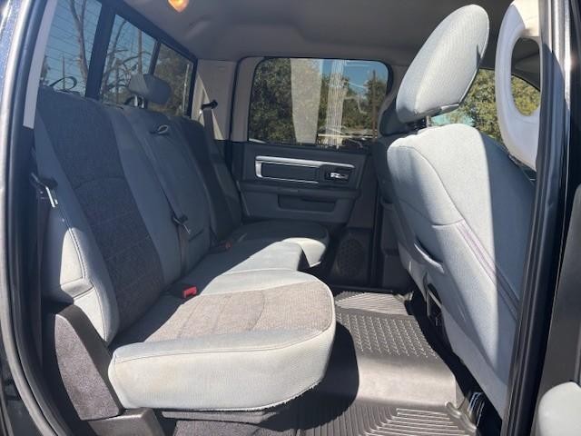 Ram 1500 Classic Vehicle Full-screen Gallery Image 16