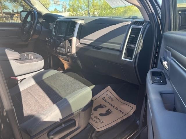 Ram 1500 Classic Vehicle Full-screen Gallery Image 17