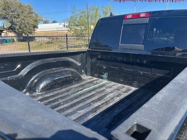 Ram 1500 Classic Vehicle Full-screen Gallery Image 19