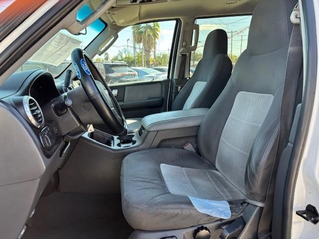 Ford Expedition Vehicle Image 11