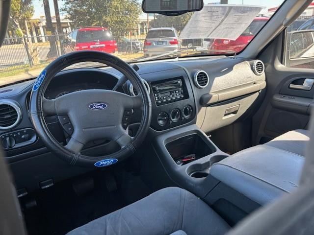 Ford Expedition Vehicle Image 12