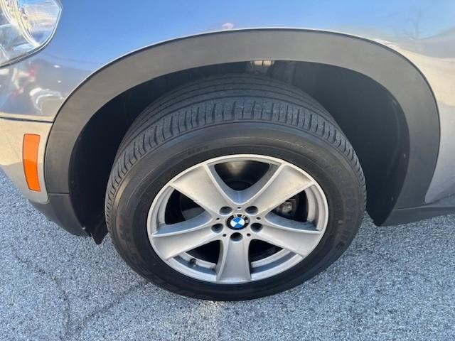 BMW X5 Vehicle Full-screen Gallery Image 09