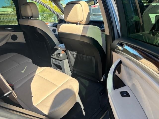 BMW X5 Vehicle Full-screen Gallery Image 18