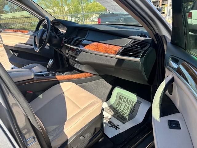 BMW X5 Vehicle Full-screen Gallery Image 20