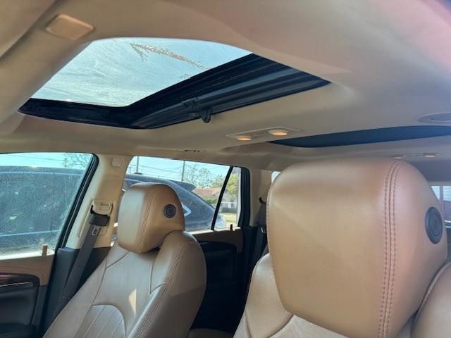 Buick Enclave Vehicle Image 14