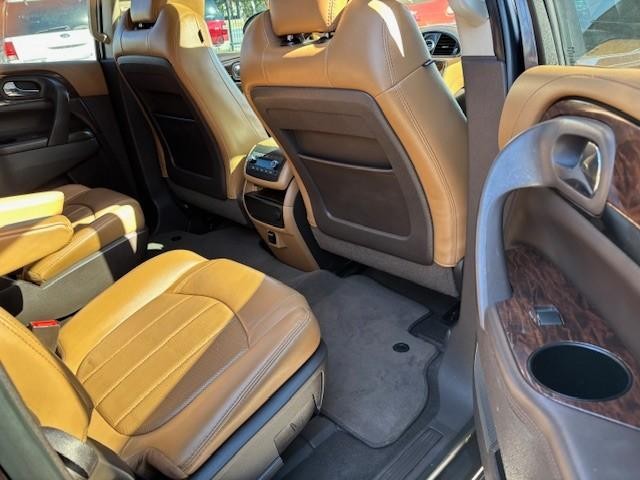 Buick Enclave Vehicle Image 19