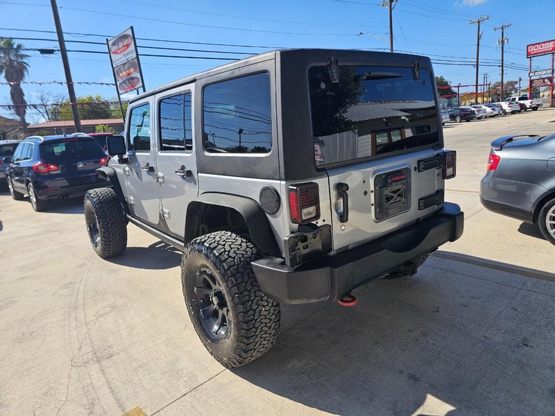 Jeep Wrangler Unlimited Vehicle Full-screen Gallery Image 03