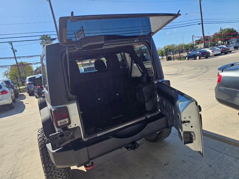 Jeep Wrangler Unlimited Vehicle Full-screen Gallery Image 05