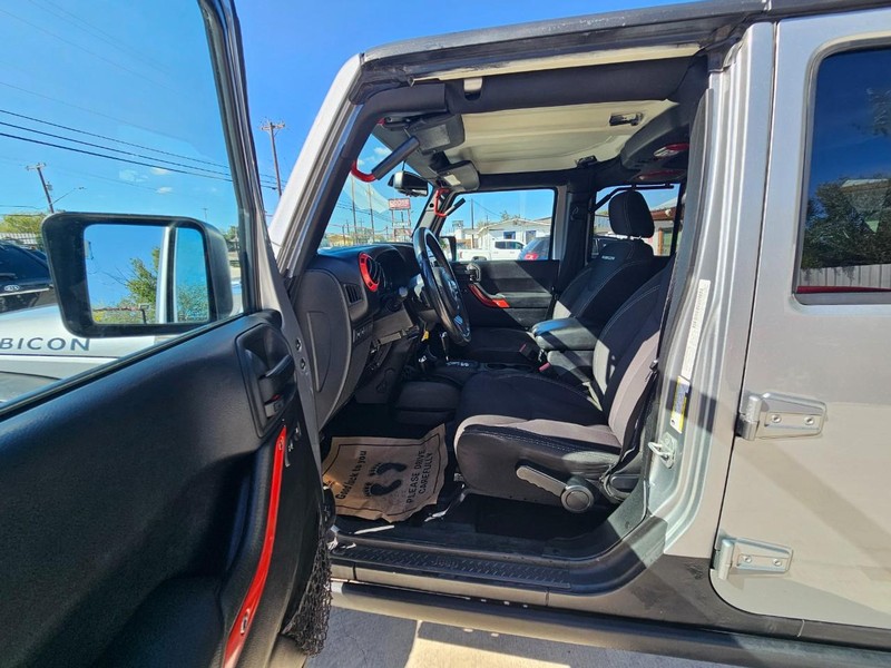 Jeep Wrangler Unlimited Vehicle Full-screen Gallery Image 10