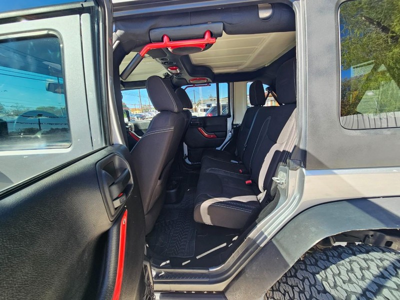 Jeep Wrangler Unlimited Vehicle Full-screen Gallery Image 12