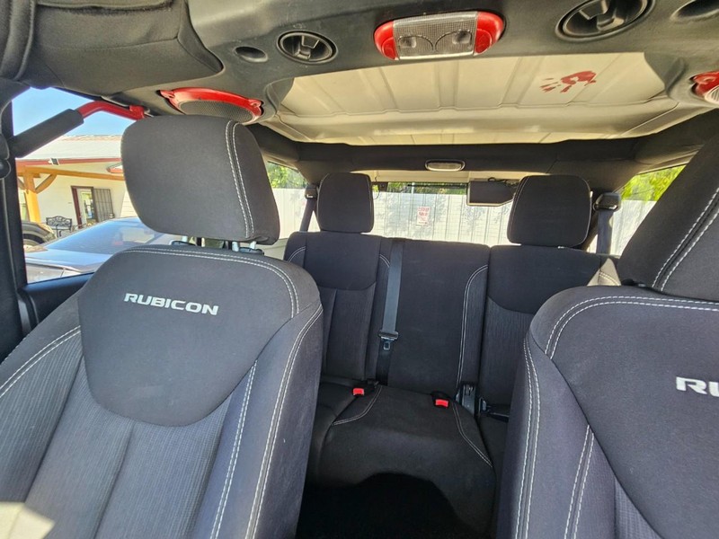 Jeep Wrangler Unlimited Vehicle Full-screen Gallery Image 15