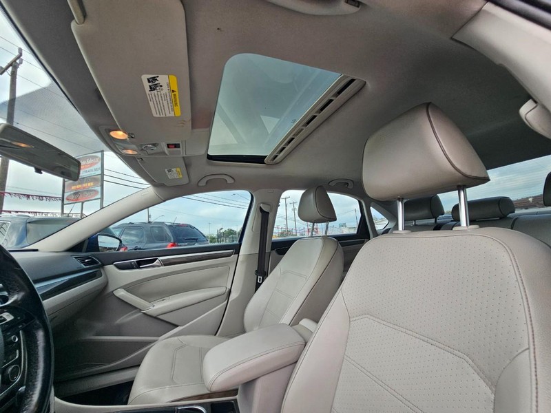 Volkswagen Passat Vehicle Image 18