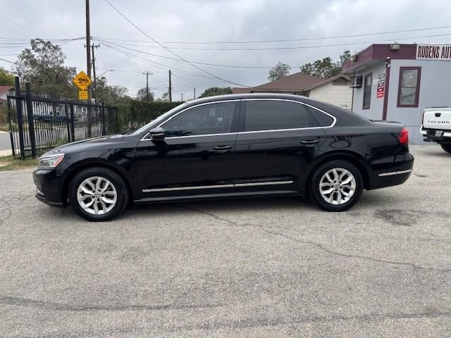 Volkswagen Passat Vehicle Image 02