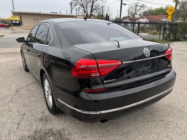 Volkswagen Passat Vehicle Image 03