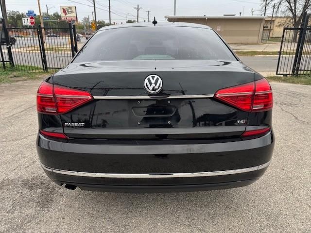 Volkswagen Passat Vehicle Image 04