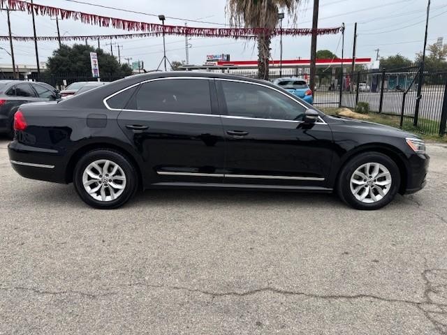 Volkswagen Passat Vehicle Image 06