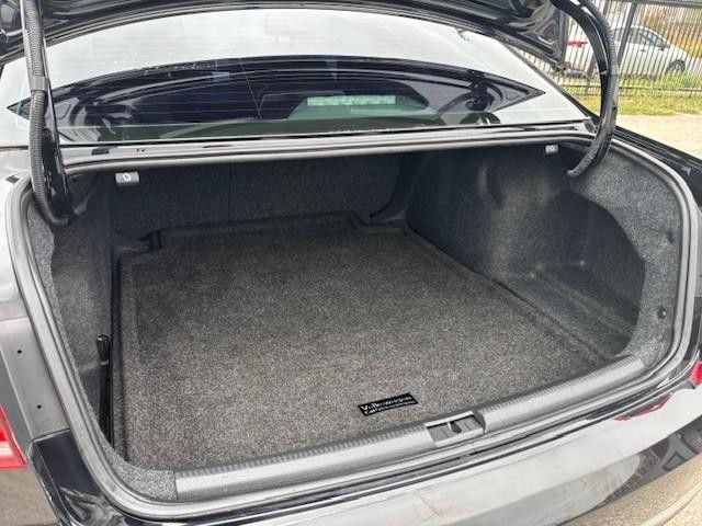 Volkswagen Passat Vehicle Image 19