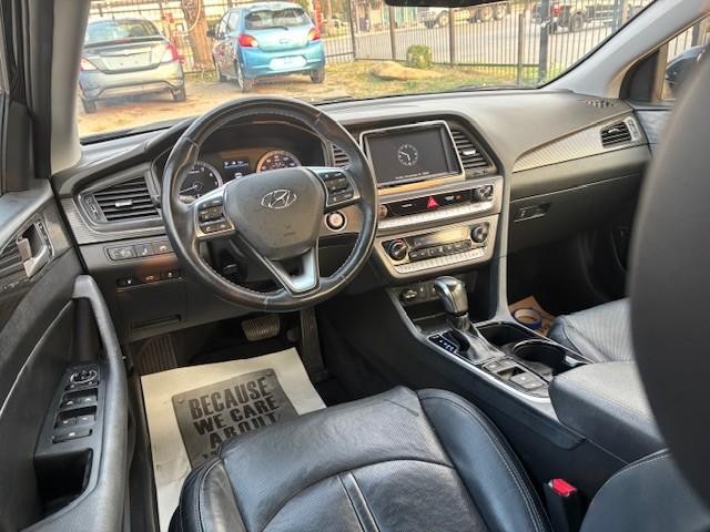 Hyundai Sonata Vehicle Image 13