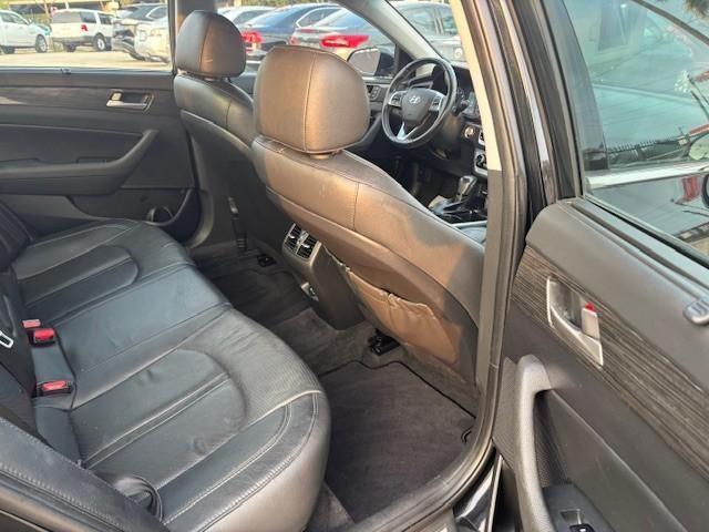 Hyundai Sonata Vehicle Image 16